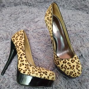 Wild Pair Ramona Leopard print platform pump NWOB size 8.5